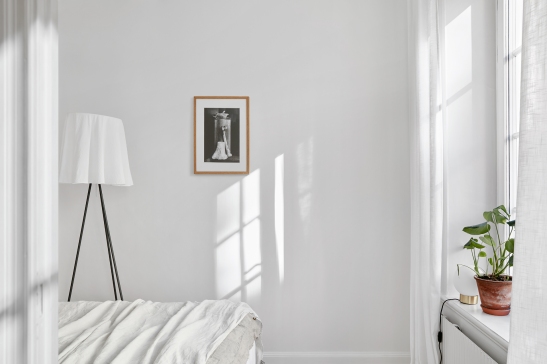 Södermannagatan sofo bedroom white sunlight romantic fantasticfrank