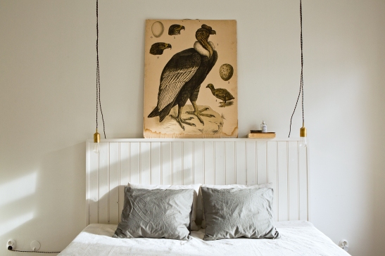 Tjärhovsgatan Södermalm bedroom bird brass panel bed linnen Fantastic Frank