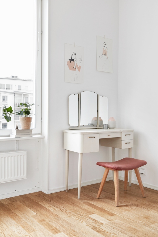 Bedroom pink toalettbord smink mirror konst Stockholm Fantastic Frank