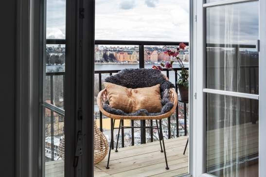 Heleneborgsgatan therese_winberg_photography_stylist_josefin_haag hååg fantastic frank balcony rotting fårfäll view